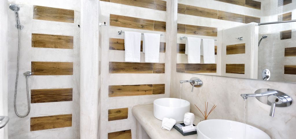 The modern bathroom at the Double Room of Jenny`s Summer Houses in Platys Gialos.