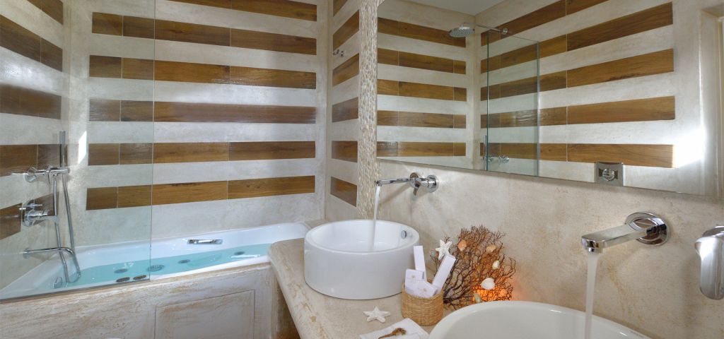 The luxury bathroom at the Grand Villa of Jenny`s Summer Houses in Platys Gialos.