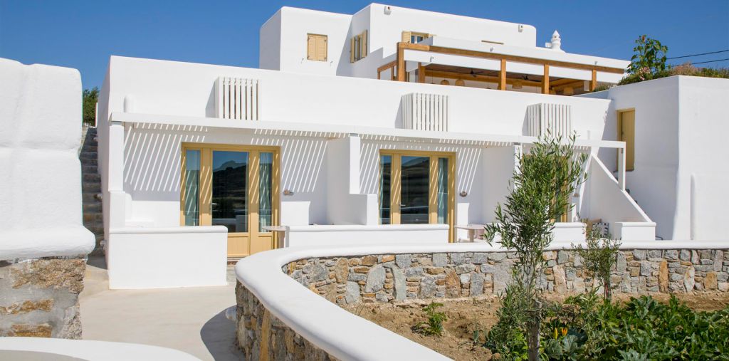 Jenny`s Summer Houses complex in Platys Gialos outdoor overview.