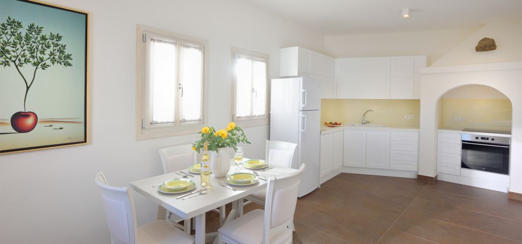 The elegant kitchen and dining area at Jenny`s Two Bedroom Villa.